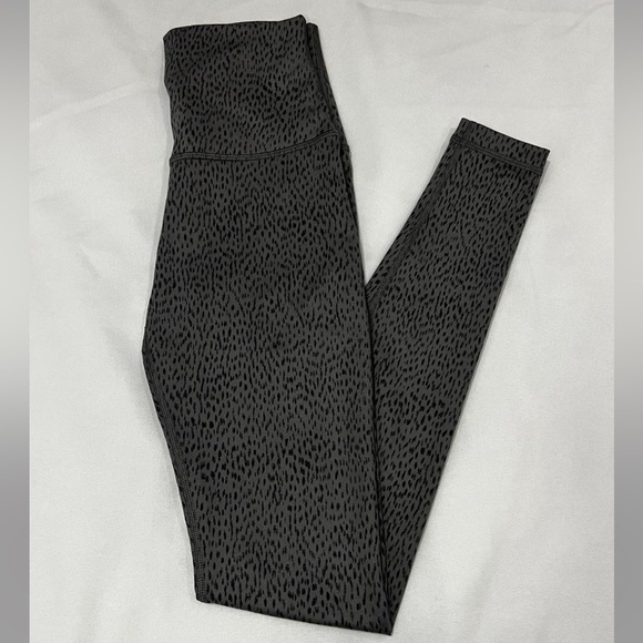 Lululemon grey leopard print leggings EUC - Picture 2 of 4
